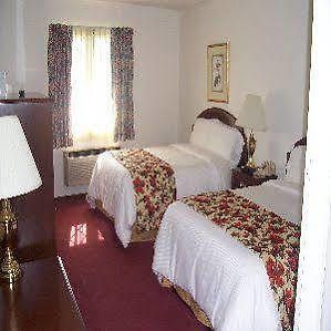 Webbs Year Round Resort Chautauqua Exterior photo